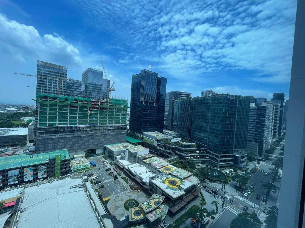 Spacious 2Br Apartment In Bgc With Workspace & Washer Manila Exterior photo