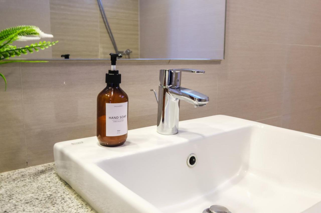 Spacious 2Br Apartment In Bgc With Workspace & Washer Manila Exterior photo