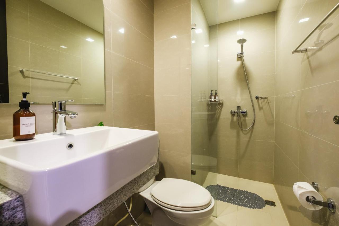 Spacious 2Br Apartment In Bgc With Workspace & Washer Manila Exterior photo