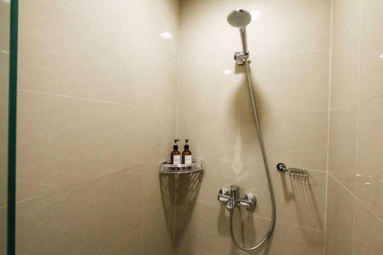 Spacious 2Br Apartment In Bgc With Workspace & Washer Manila Exterior photo
