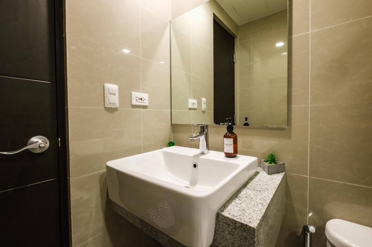 Spacious 2Br Apartment In Bgc With Workspace & Washer Manila Exterior photo